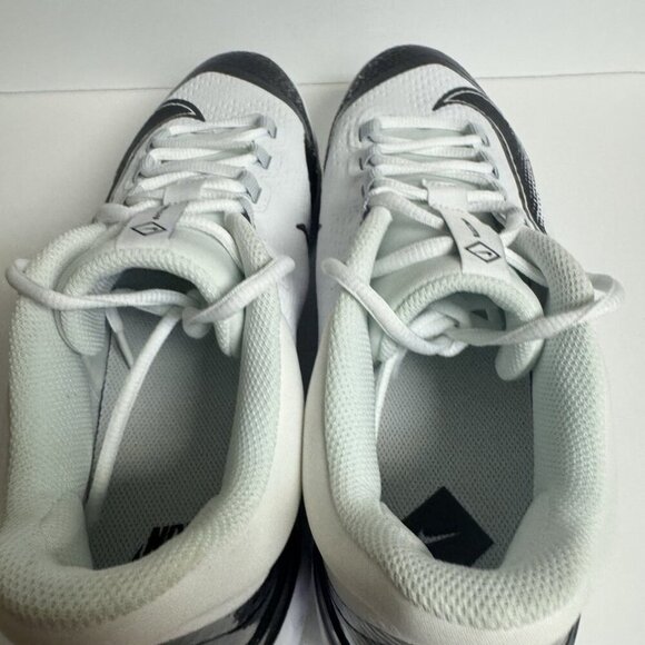 Athletic_Shoes